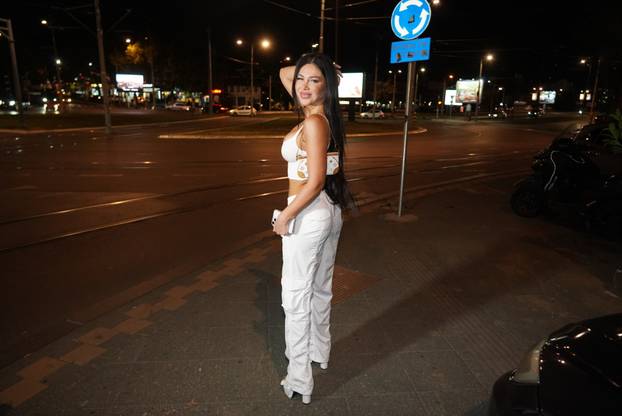 Beograd: Voditeljica Ana Radulović organizirala je druženje s prijateljima u restoranu Spor