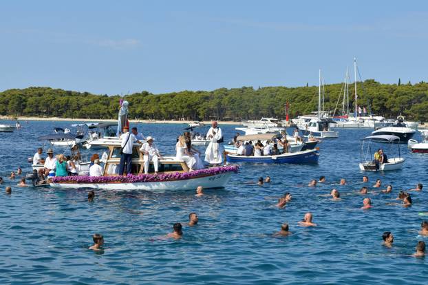 Rogoznica: Ispracaj Gospe od Kapelice