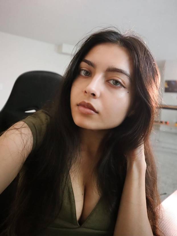 FOTO Zgodna bioinženjerka napustila doktorat: 'Snimam vruće videe i držim instrukcije'