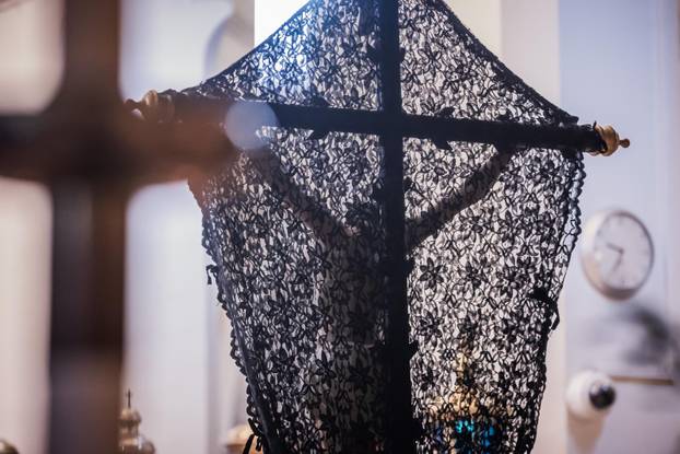 Jelsa: Ispraćaj jelšanskog križa i početak procesije "Za križen"