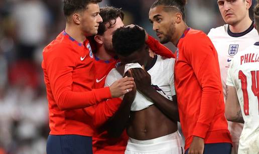 'Kao da sam vas sve iznevjerio. Ne želim da itko dobije poruke mržnje kakve su meni slali'