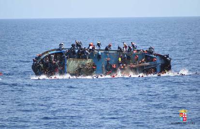 Ribarski brod prepun izbjeglica prevrnuo se kod libijske obale