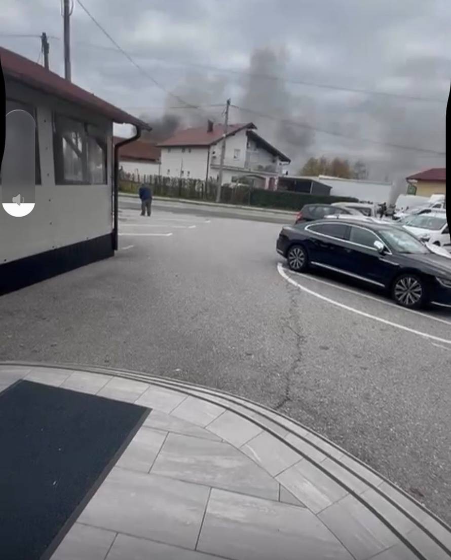 FOTO Strašne scene iz Sesveta: Požar u hali, diže se gusti dim