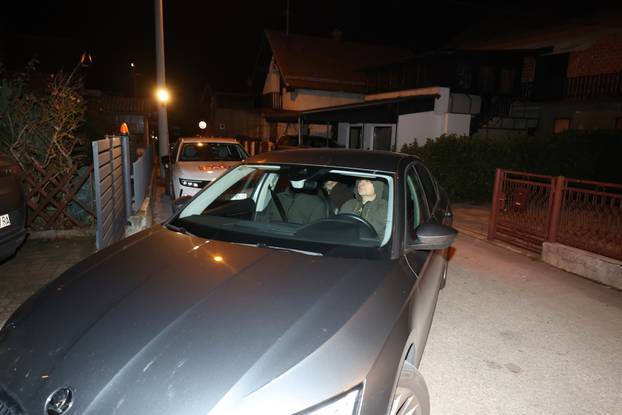 Dolazak Andrije Mikulića i inspektora USKOK-a u kuću gdje se provode istražne radnje 