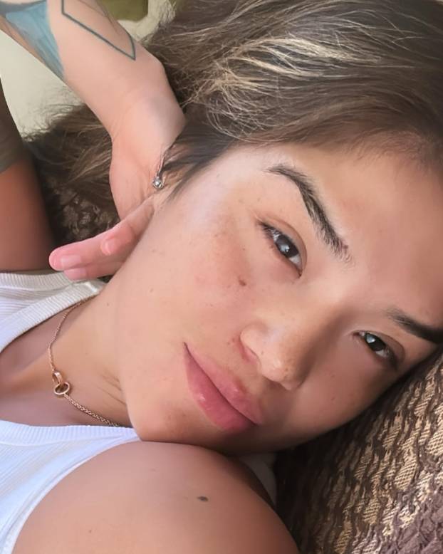 FOTO Atraktivna borkinja UFC-a i Playboyeva zečica snimile su kako se hrvaju. Fanovi u ekstazi