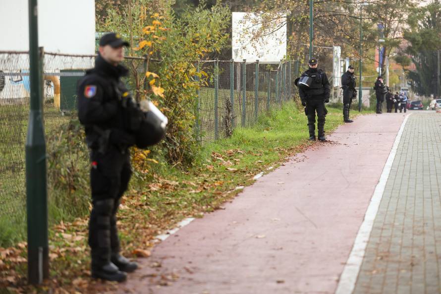Sarajevo: Velik broj policije kod dvorane Zetra gdje će biti odigrana utakmica Eurolige između Dubaija i izraelskog Hapoela