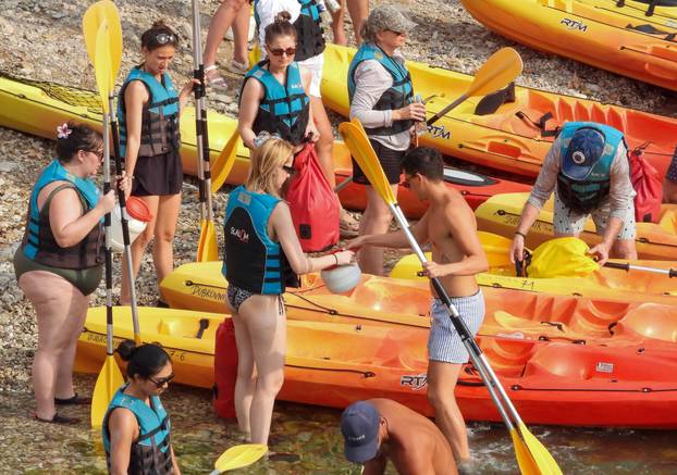 Dubrovnik ljeti, tisuće posjetitelja, ali i bogata ponuda za svakoga