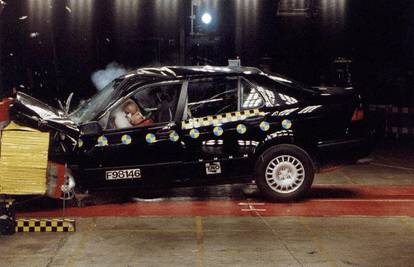 Saab koristi mrtva tijela u svojim crash-testovima