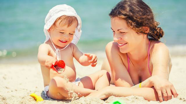 Bebe do šest mjeseci ne smije se izlagati direktnom suncu