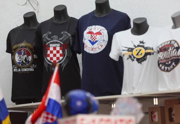 Zagreb: Prodaja suvenira uoči koncerta Makra Perkovića Thompsona