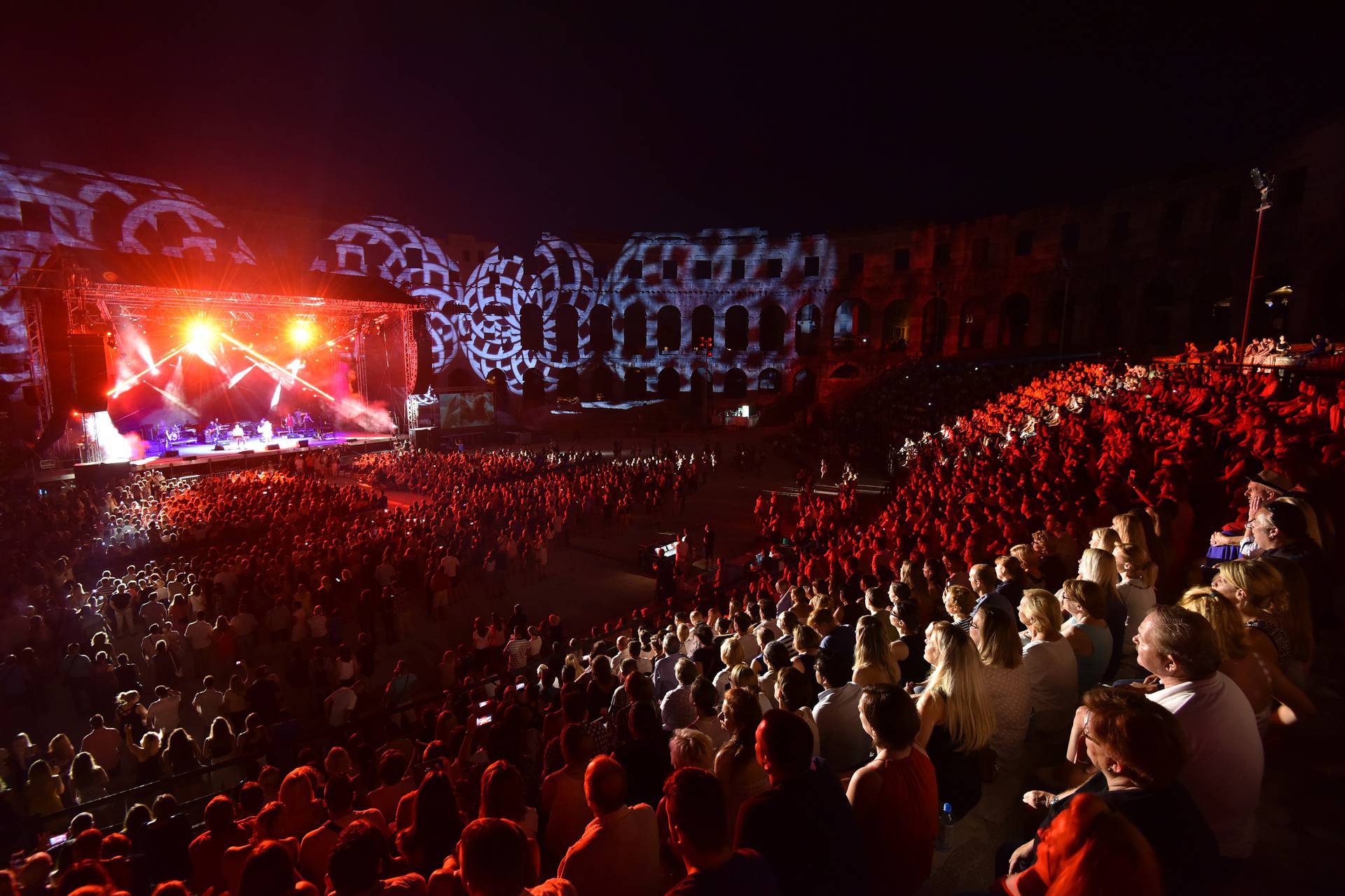 Pula: Koncert Petra Graše u Areni