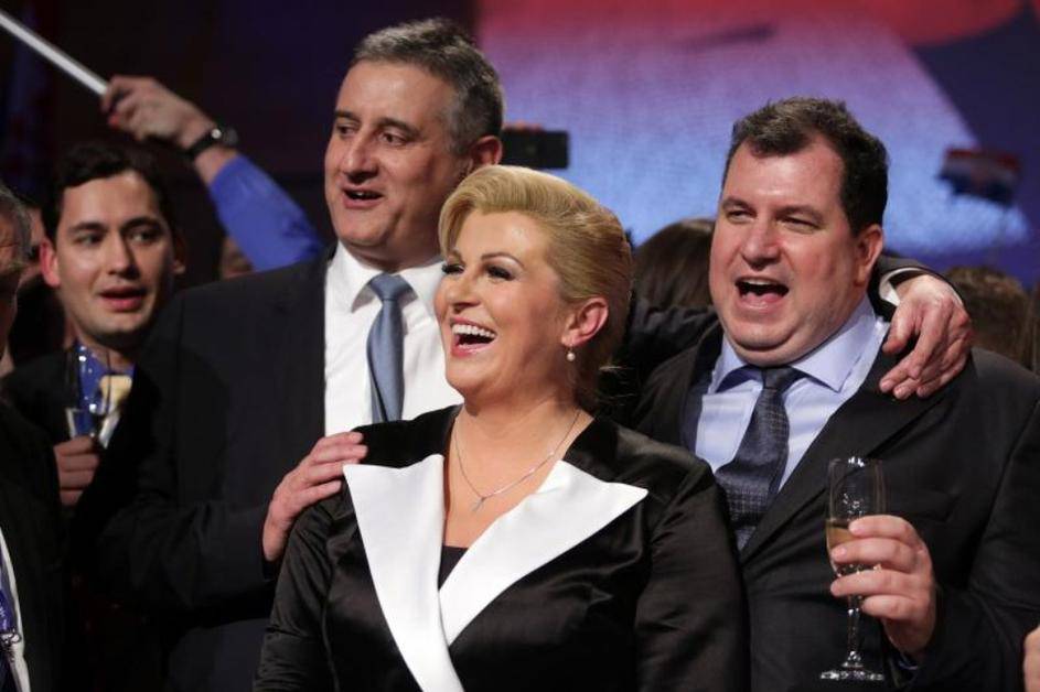 Praznovjerna Kolinda? Isti je kompletić odjenula i 2015.