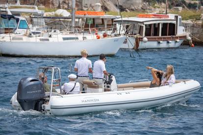 Dubrovnik: Rod Stewart sa suprugom i prijateljima prošetao gradom