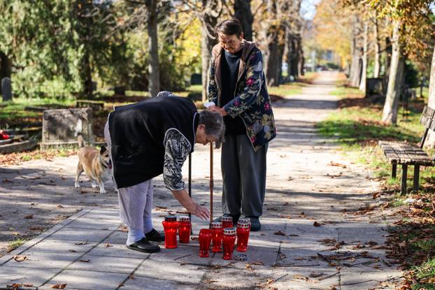 Zagreb: Psihijatrijsko groblje Vrapče ima upaljenu tek pokoju svijeću na blagdan Svih svetih