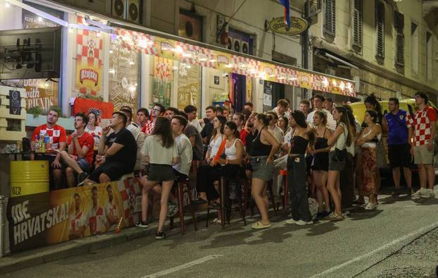 Rijeka : Gledanje utakmice Paname i Hrvatske u kafićima