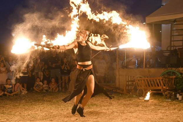Koprivnica: Vatroshow na Renesansnom festivalu
