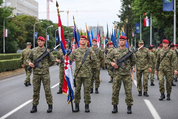 Zagreb: Generalna proba svečanog vojnog mimohoda