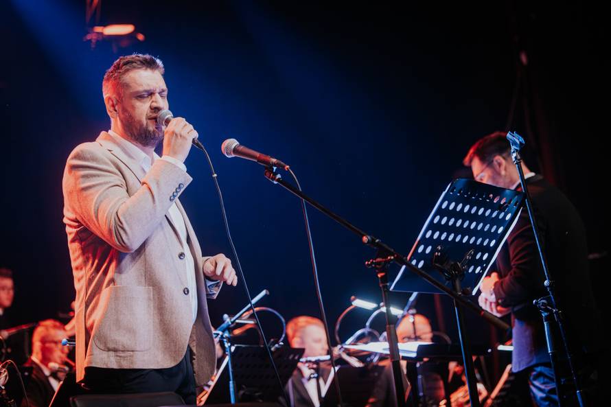 Najveći hitovi Zagrebačkog festivala ispunili su jučer prepunu Tvornicu kulture