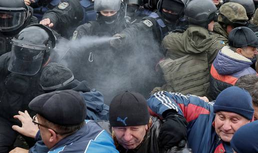 16 ranjenih u sukobima policije i Saakašvilijevih pobornika