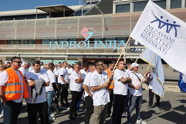 Split: Mirni prosvjed Nezavisnog sindikata pomoraca putničkih brodova Hrvatske 