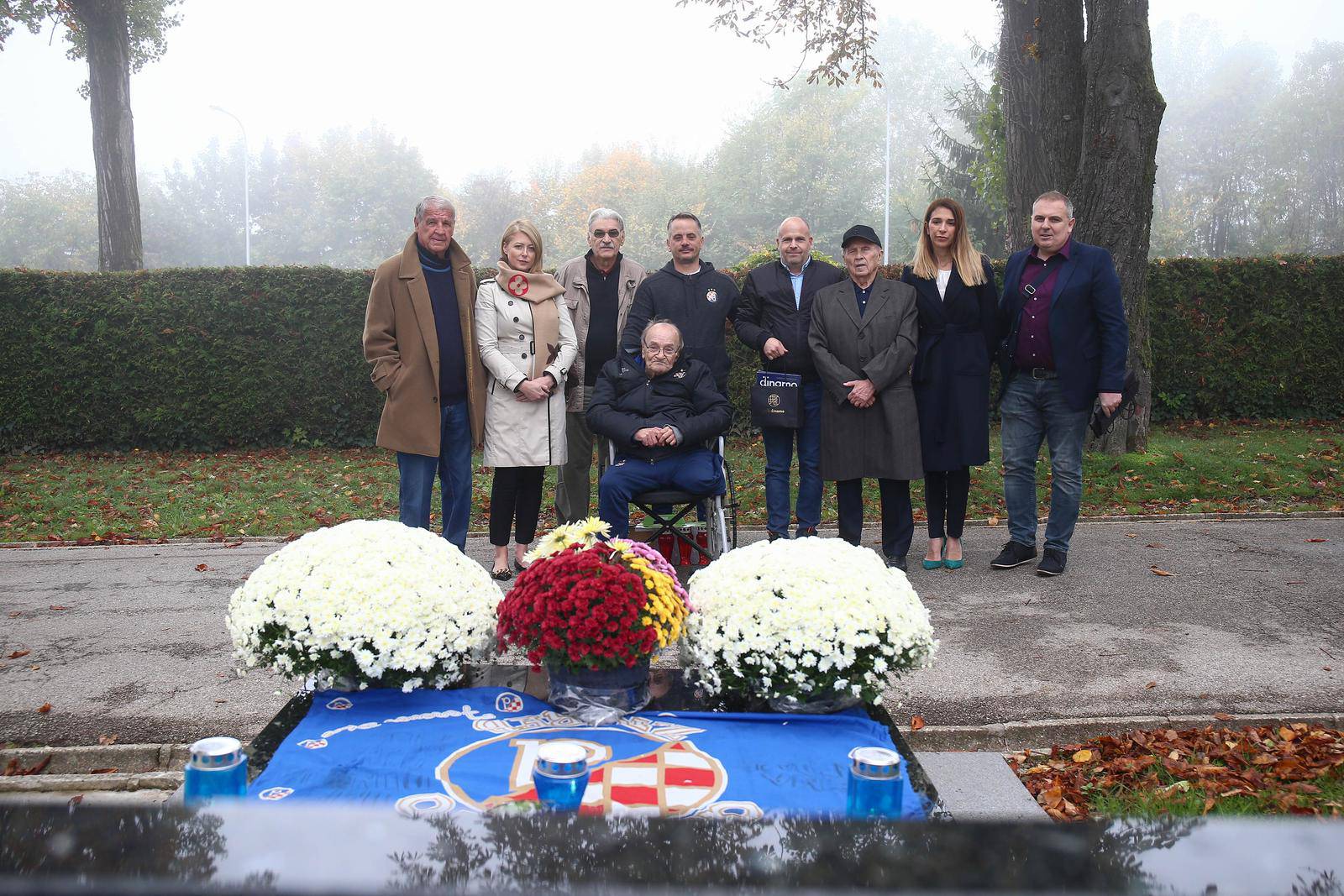 Zagreb: Na grob Slavena Zambate položeni vijenci povodom obljetnice njegove smrti