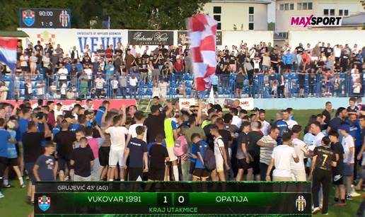 VIDEO Cijeli stadion je utrčao na travnjak! Euforija u Vukovaru, evo kako se slavio ulazak u HNL