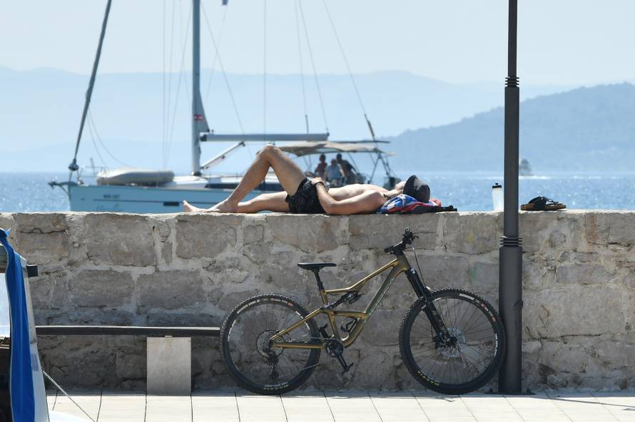 Vodice: Turisti uživaju na plažama i u obilasku grada