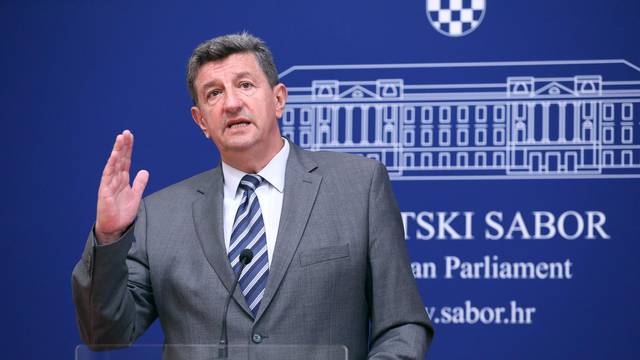 Zagreb: Željko Sačić održao konferenciju u Saboru na temu "Prijedlog aktualnih izmjena Ustava RH - referendum"