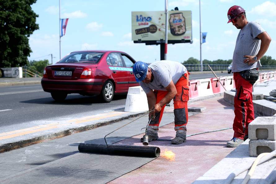 Skuplja rasvjeta nego obnova: Dajemo 22 milijuna za lampice