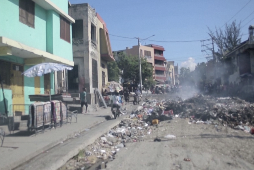 Najmanje 110 uglavnom starijih ljudi brutalno su ubili članovi bande u glavnom gradu Haitija, Port-au-Princeu