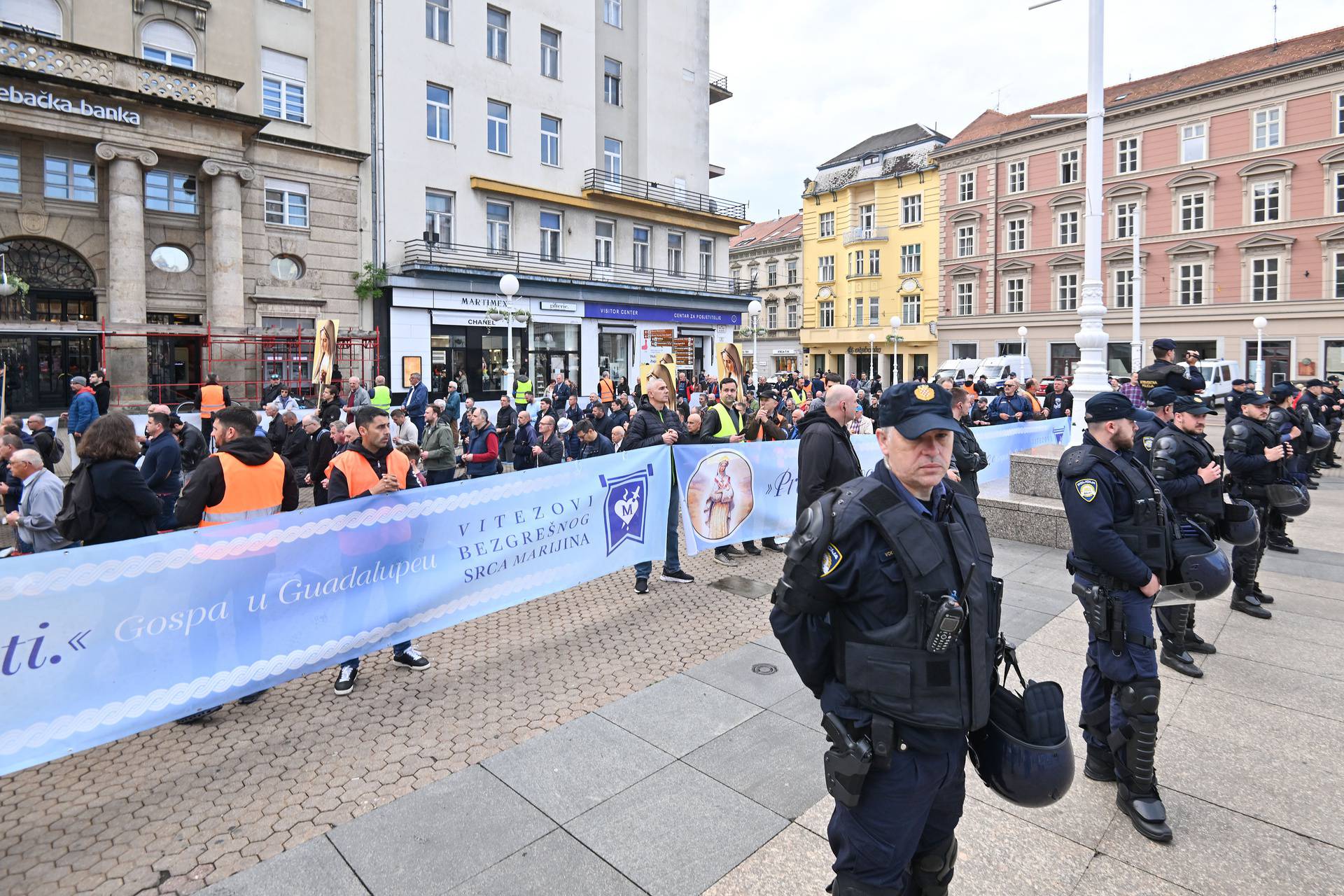 Zagreb: Održana muška molitva krunice na Trgu bana Josipa Jelačića