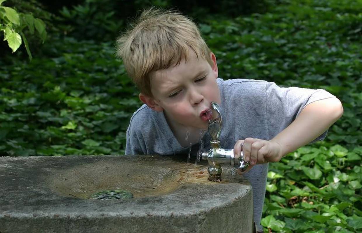 Djeci treba 1,5 l vode na dan kako bi ostala zdrava