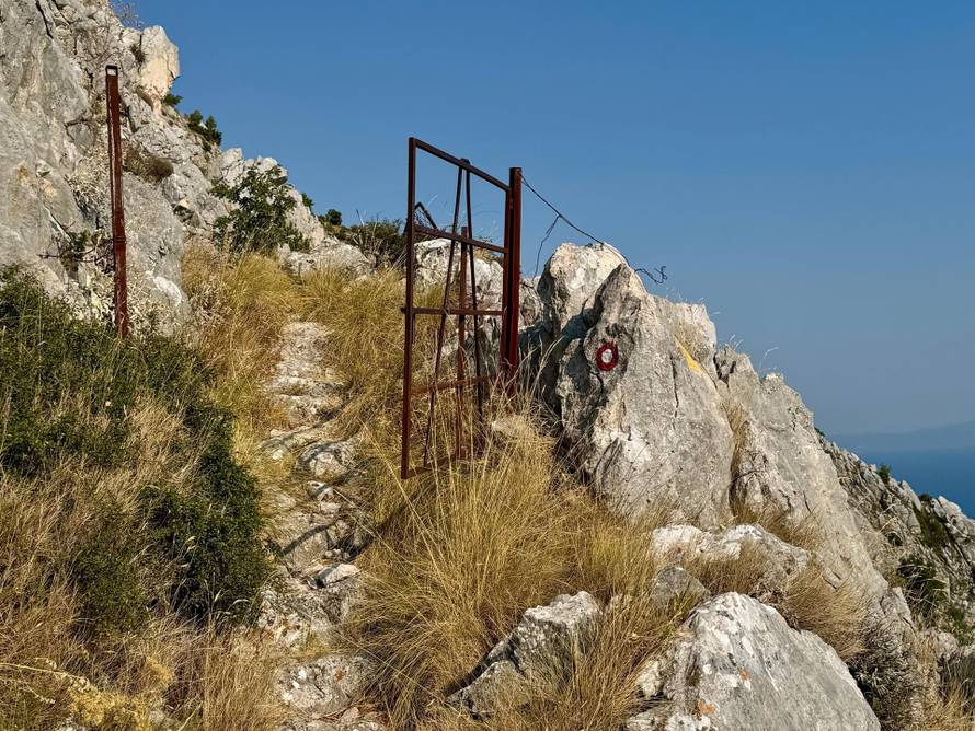 Stranom planinaru naglo pozlilo na Biokovu, preminuo je. HGSS: 'Ne krećite bez vode po vrućini'