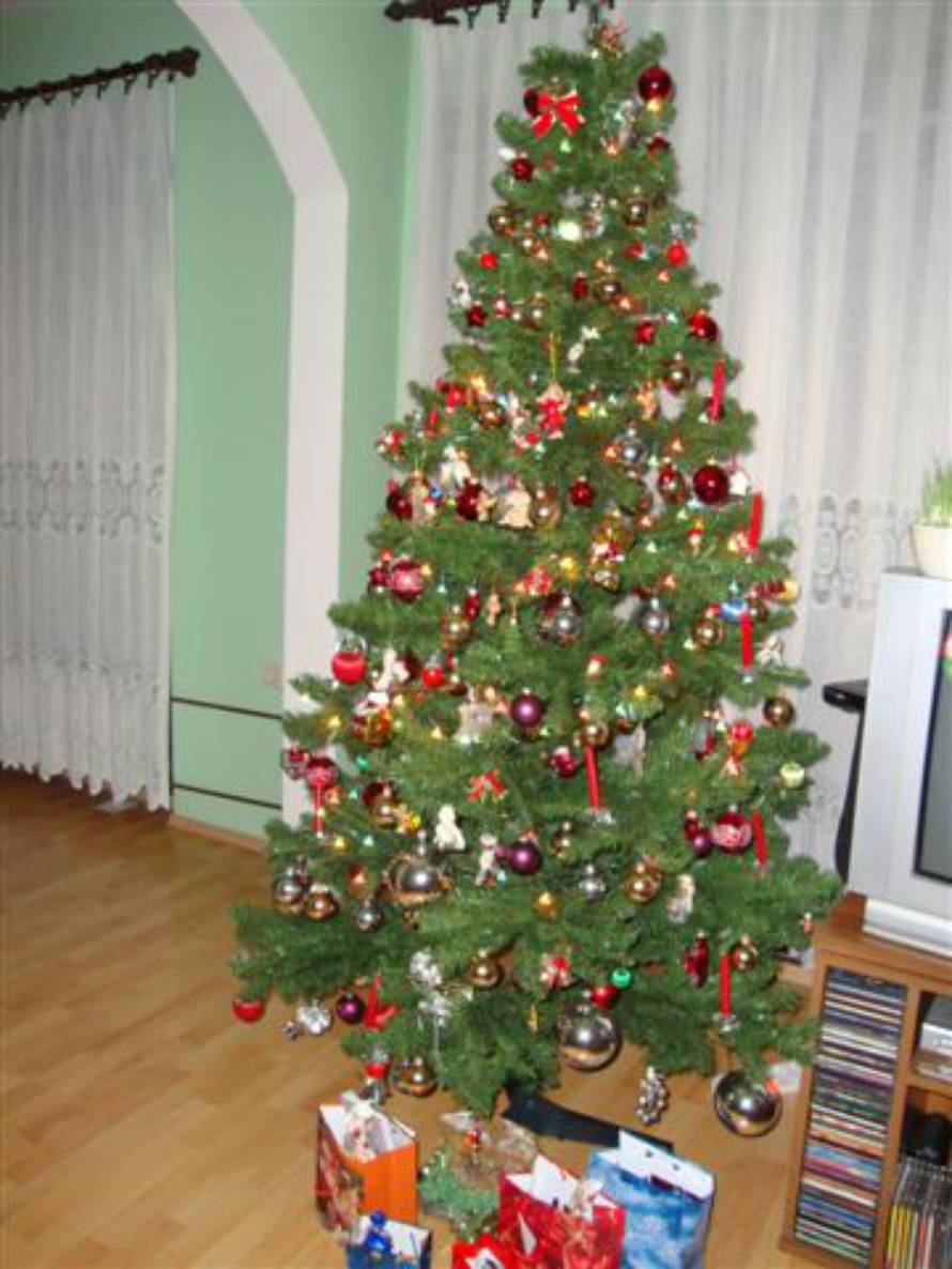 Šaljite fotografije božićnih jelki i osvojite vrijednu nagradu...