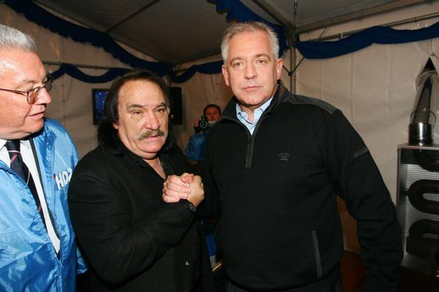 Sanader i simpatizeri: Ovako su HDZ-ovi skupovi izgledali 2007.