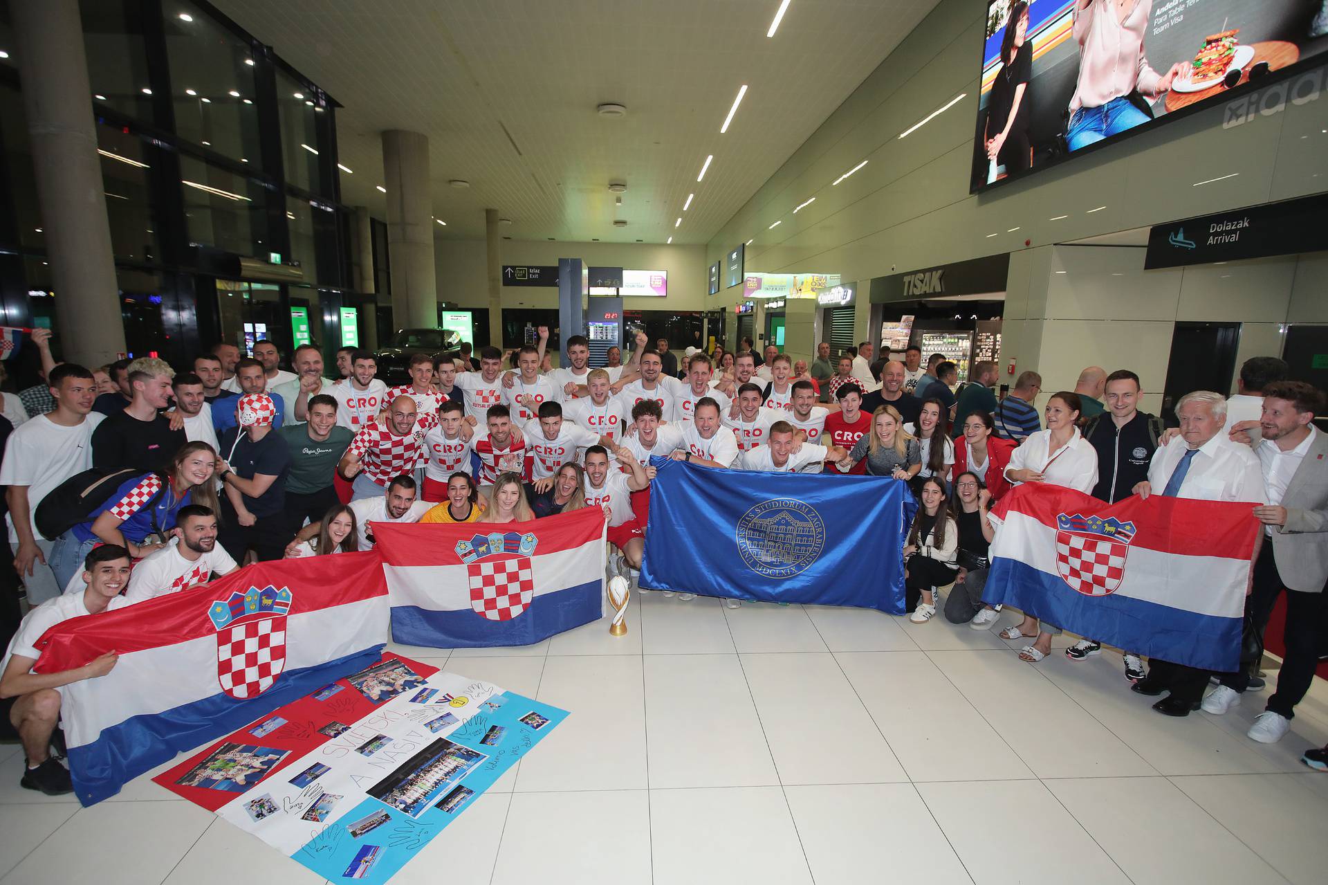 Svečani doček hrvatskoj sveučilišnoj reprezentaciji u futsalu koja je osvojila Svjetsko sveučilišno prvenstvo