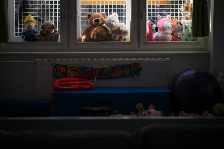 24SATA Zagreb: Reportaža s maloljetnim majkama koje žive u Nazorovoj s bebama