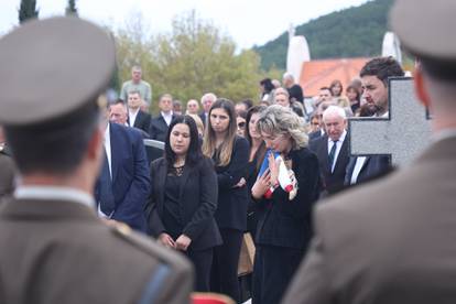 FOTO Posljednji ispraćaj Ante Ćorušića na groblju u Lovreću