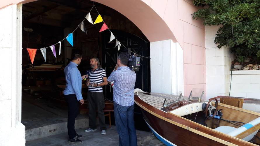 'Ukrali su mi mali drveni gliser kakav je vozio i James Bond'