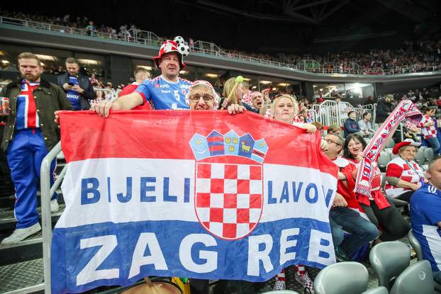 Zagreb: Navijači na susretu Hrvatske i Slovenije na IHF Svjetskom rukometnom prvenstvu 2025.