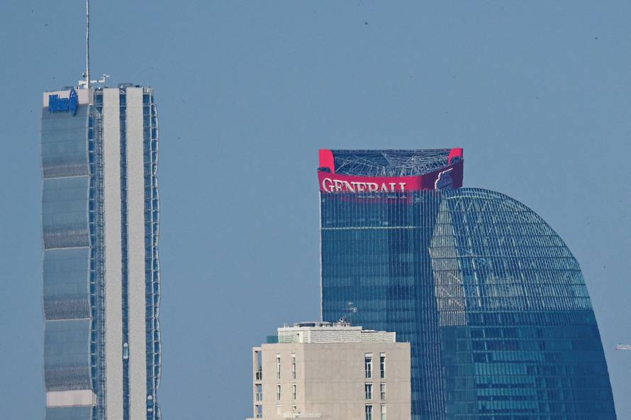 'Generali' sign atop insurer's skyscraper offices collapses in Milan