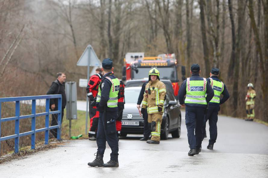 Karlovac: U slijetanju automobila smrtno stradala jedna osoba