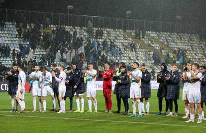 Navijači Rijeke: 'Još malo pa će zaigrati vozač autobusa. Oružar može na desni bok, u formi je'