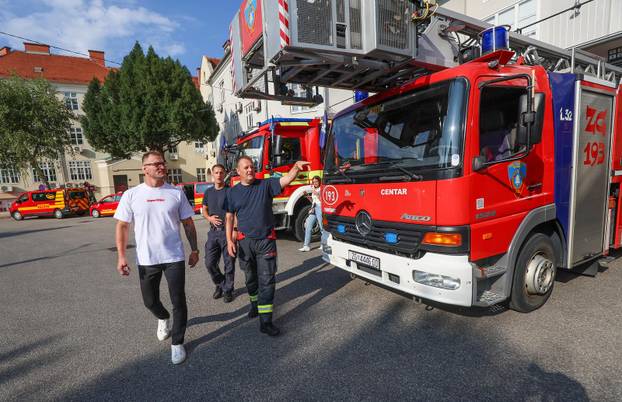 Stipe Miočić prvi se put u životu spustio niz šipku u vatrogasnoj postrojbi Zagreb