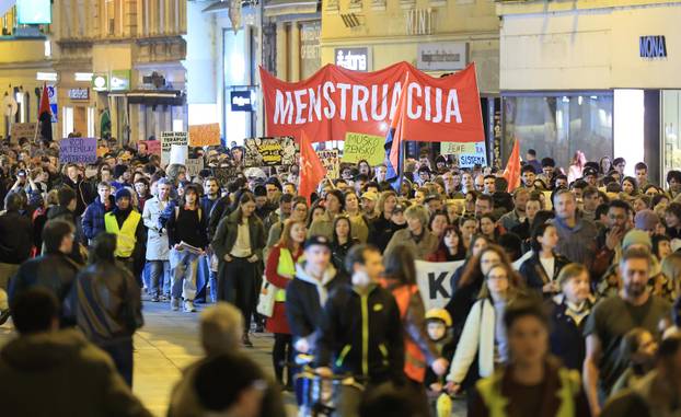 Zagreb: Održan jubilarni 10. Noćni marš za prava žena "Žene – kičma otpora"