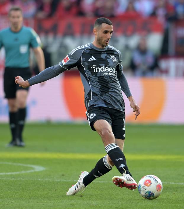 (DFL/DFB REGULATIONS PROHIBIT ANY USE OF PHOTOGRAPHS as IMAGE SEQUENCES and/or QUASI-VIDEO)