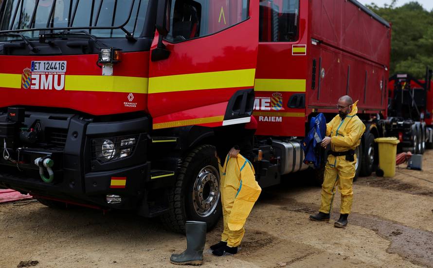 Spain deploys a thousand officers to contain swine fever outbreak