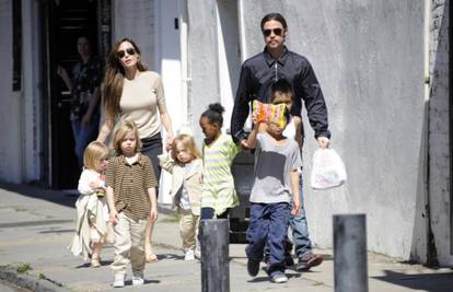 Ludnica kod Jolie&Pitt: Jedno od djece pritislo dugme alarma