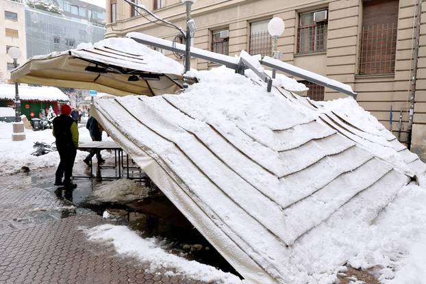 Zagreb: Pod teretom snijega urušila se tenda kafića u Bogovićevoj