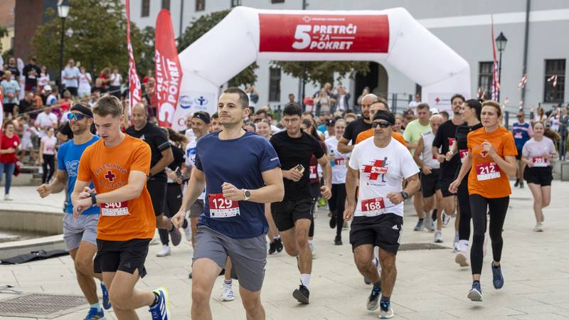 FOTO Osijek u humanitarnoj utrci: Trčali za nabavu medicinskih pomagala